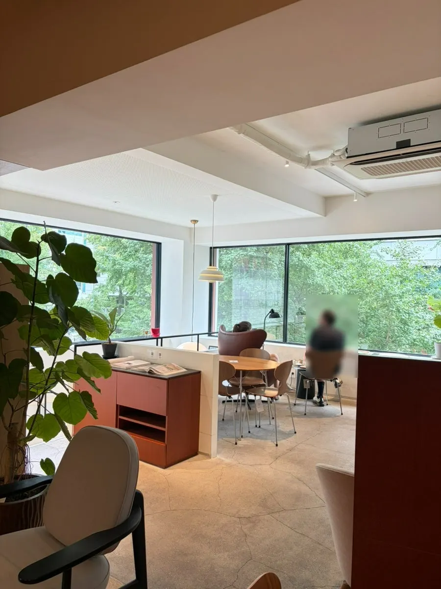 Window seat on the 2nd floor with an outside view