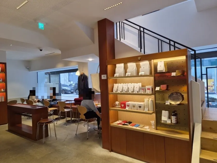 View of the whole 1st floor from the stairs
