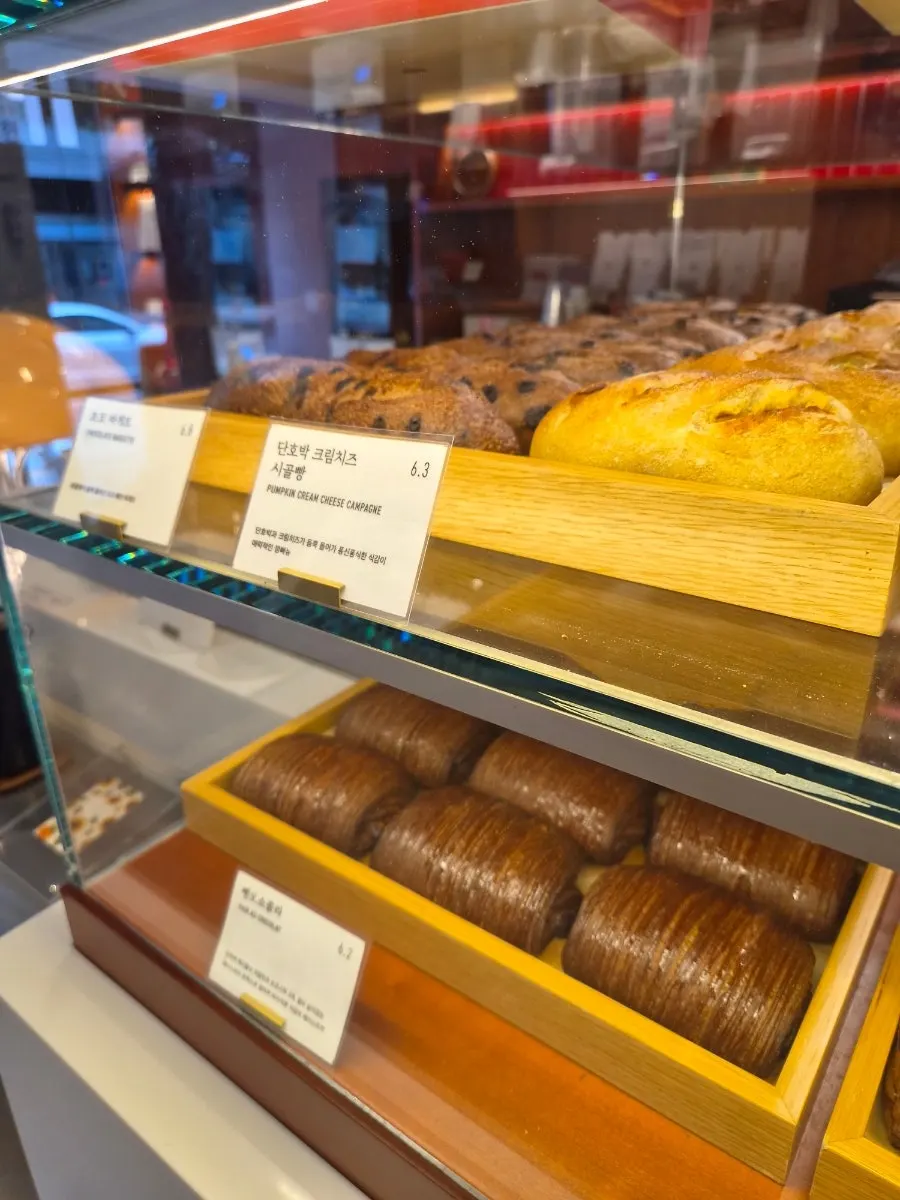 Showcase with sandwiches on display