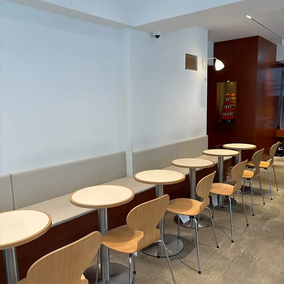 2nd floor table seating at Lemangdoré Gwanghwamun