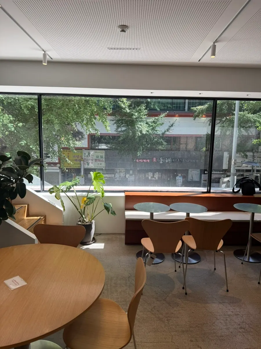 레망도레 광화문점 외관과 입구
