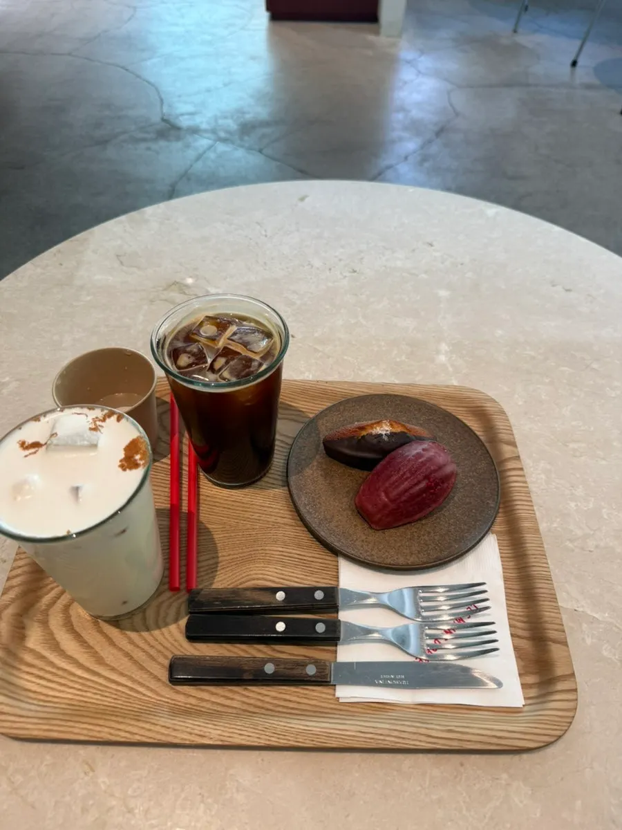 라즈베리 마들렌과 초코 휘낭시에