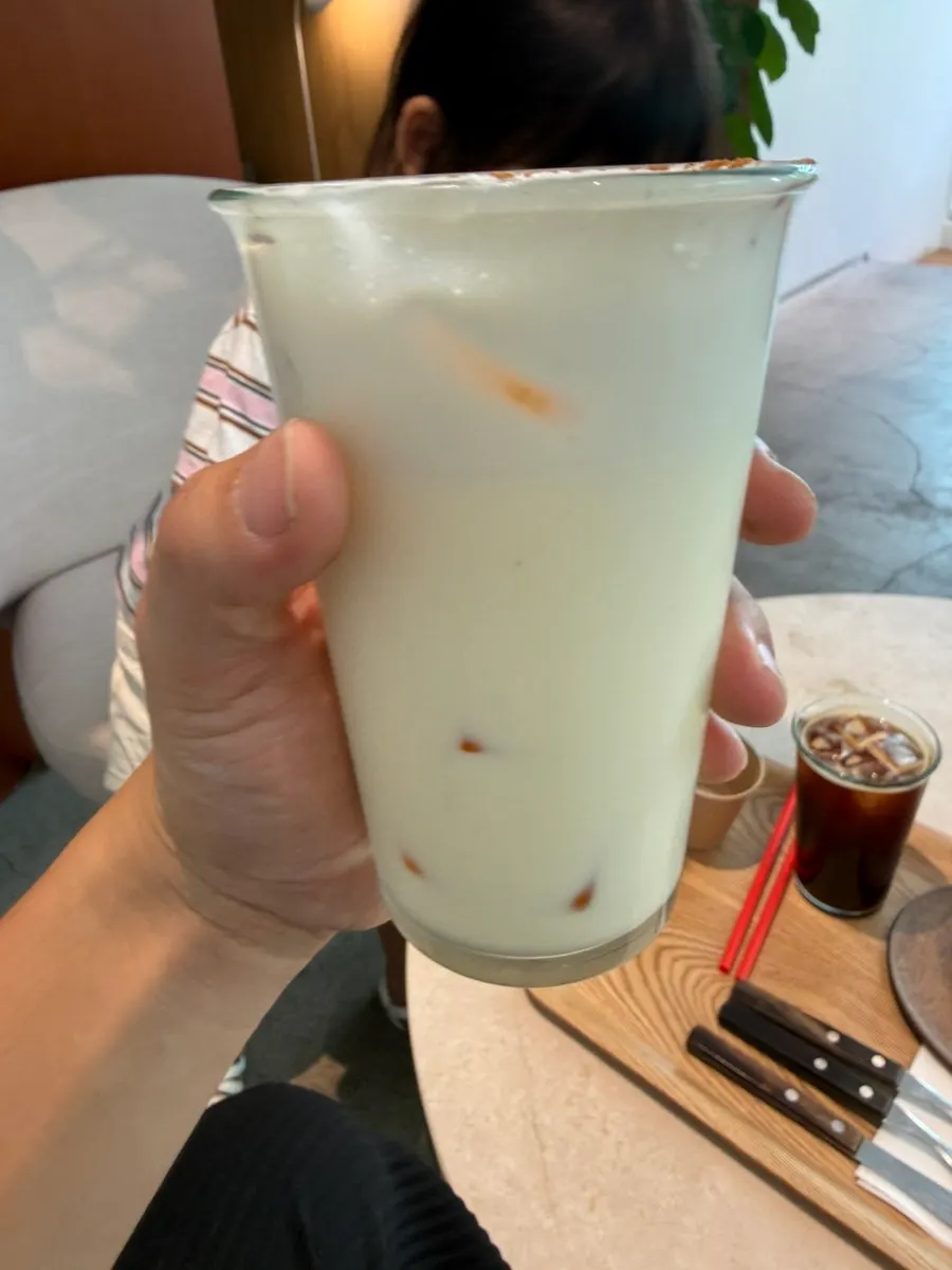 광화문 카페에서의 여유로운 시간