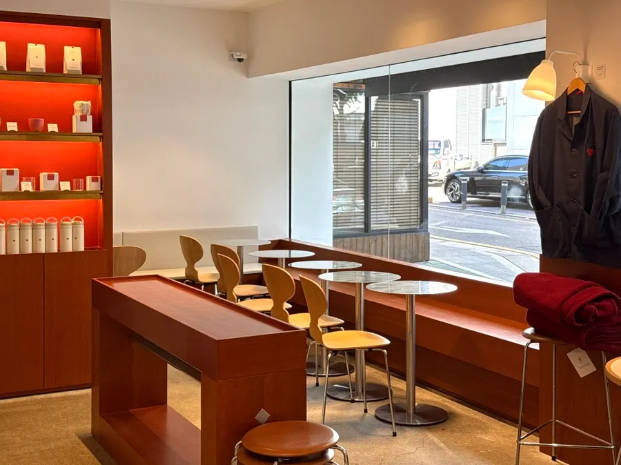 1st floor coffee bar and seating at Lemangdoré Gwanghwamun