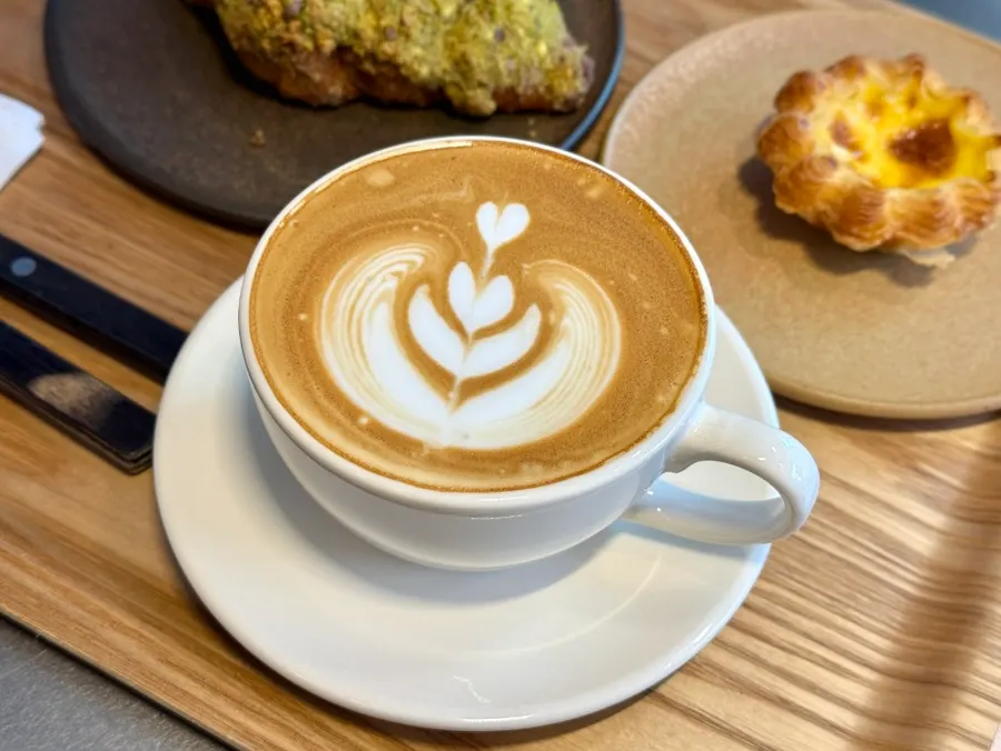 Warm café latte with latte art on top