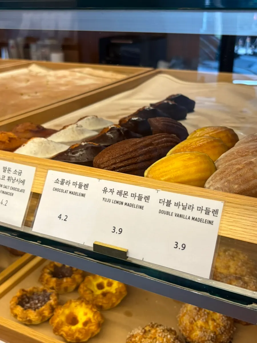 Area around the order counter at Lemangdoré Gwanghwamun