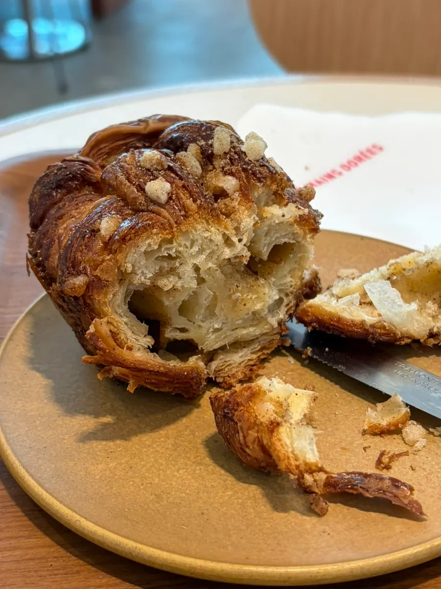 Lemangdoré's cardamom bun on the table