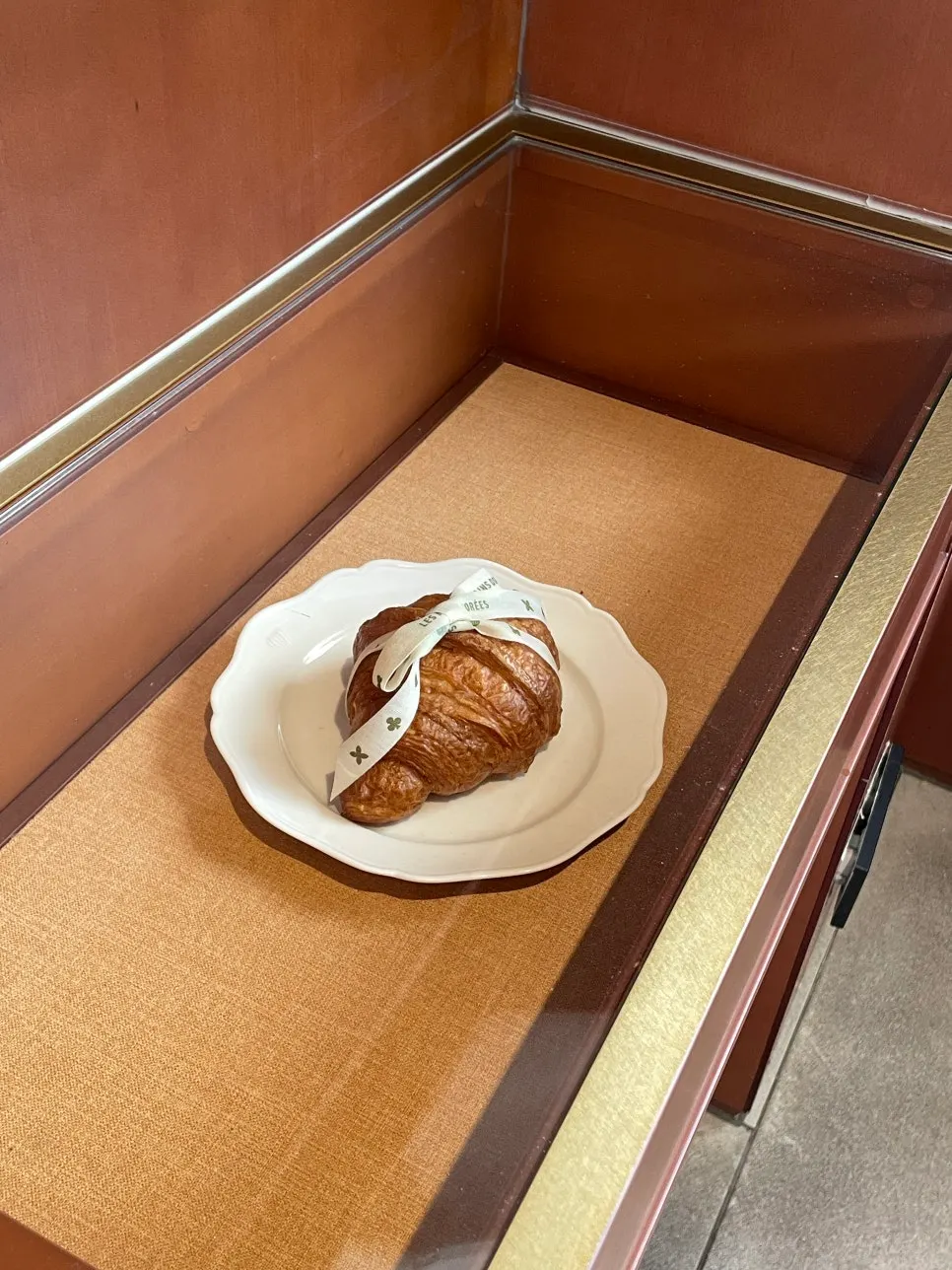 Baked pastries arranged on the display shelf at Remangdore