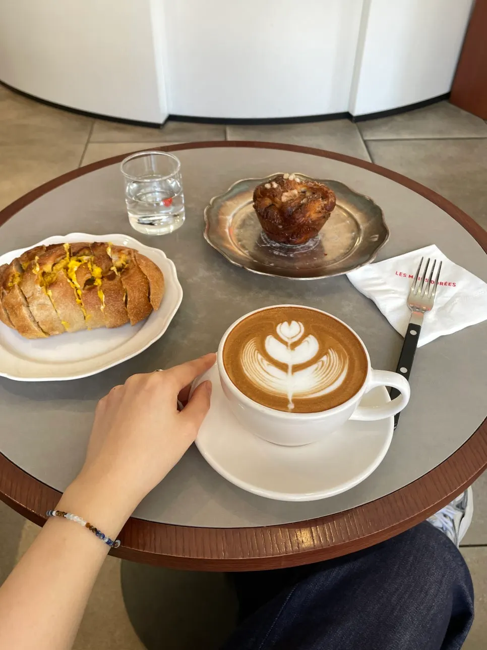 Close-up of the smooth café latte at Remangdore