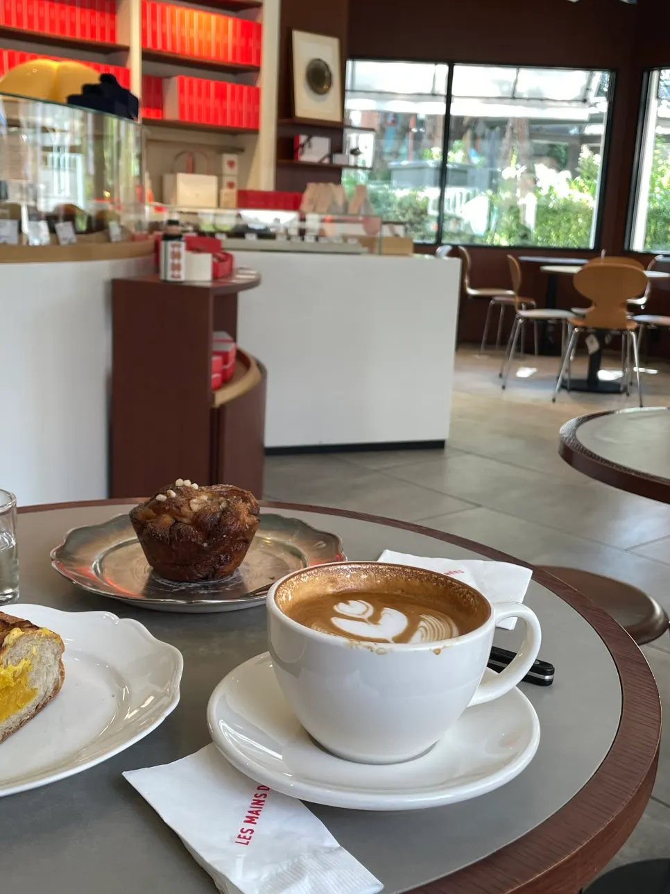 Tea time atmosphere by the window at Remangdore café