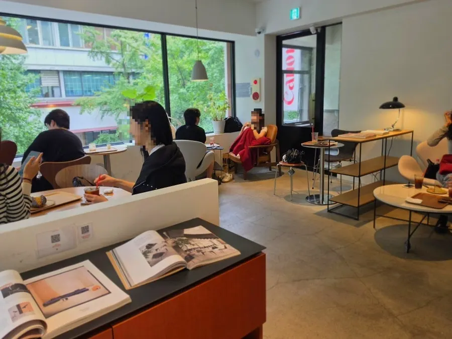 프리츠한센 가구로 꾸민 3층 좌석