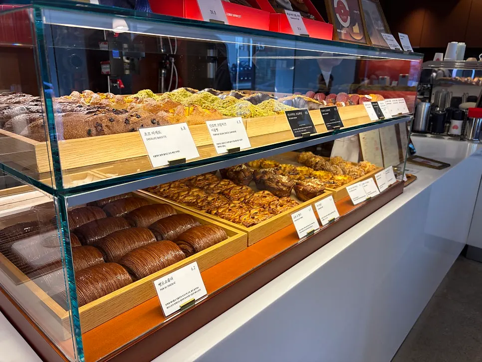 Lemangdoré's bakery display case
