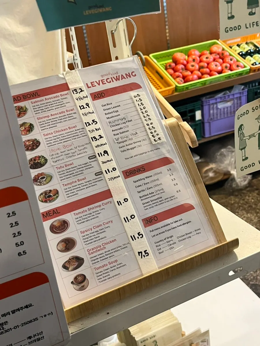 Le Vegie Wang menu board in Korean and English