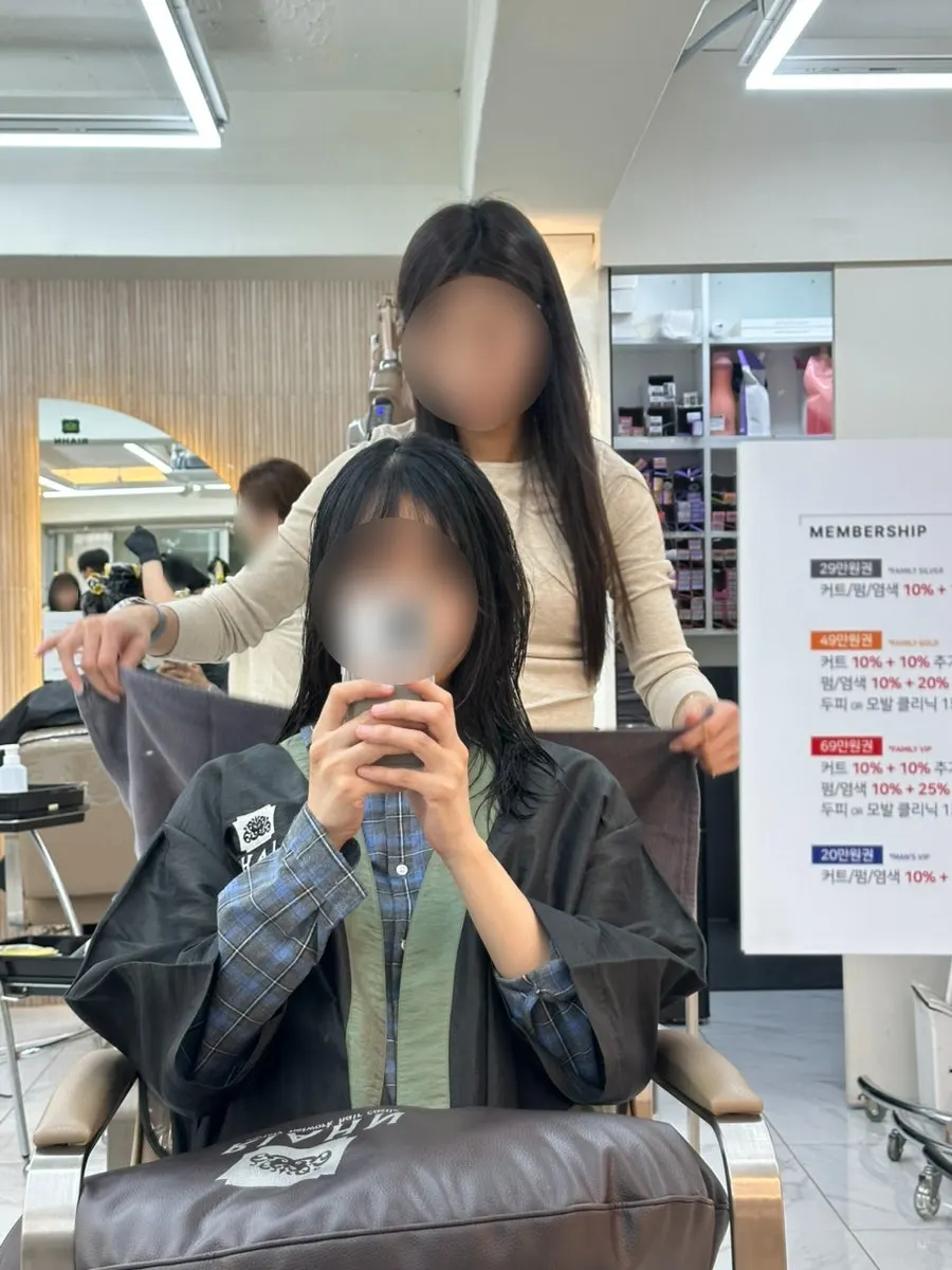 연주 부원장 커트 진행 장면