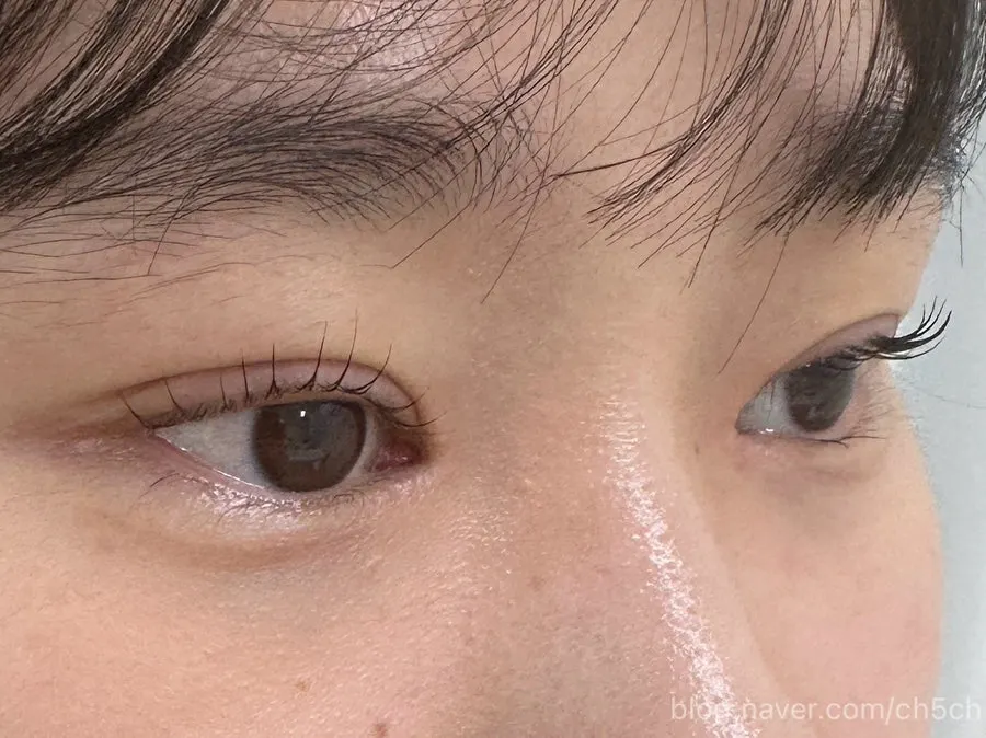 Curl not touching the eyelid when eyes are open