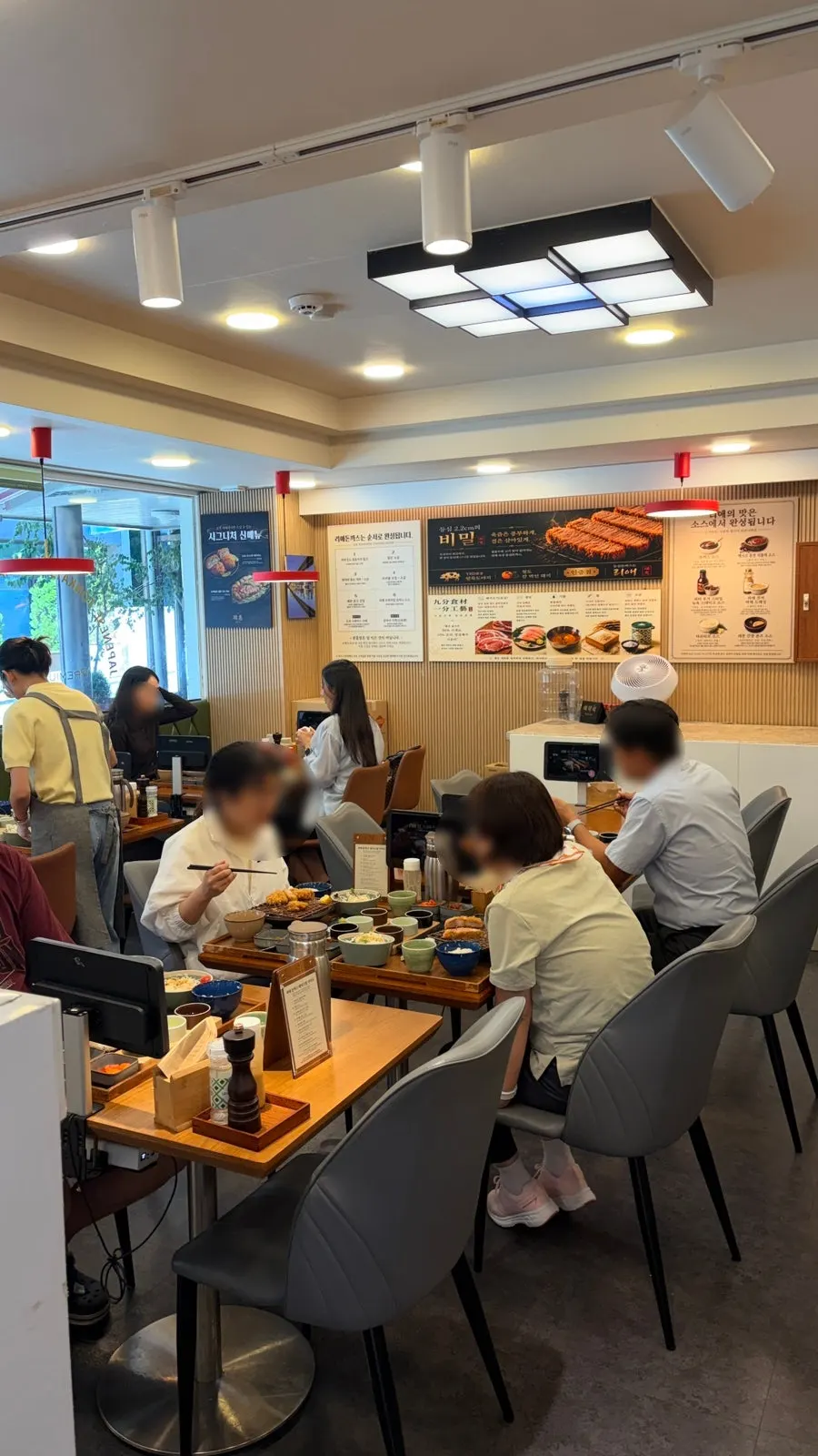 리애 테이블 세팅 모습