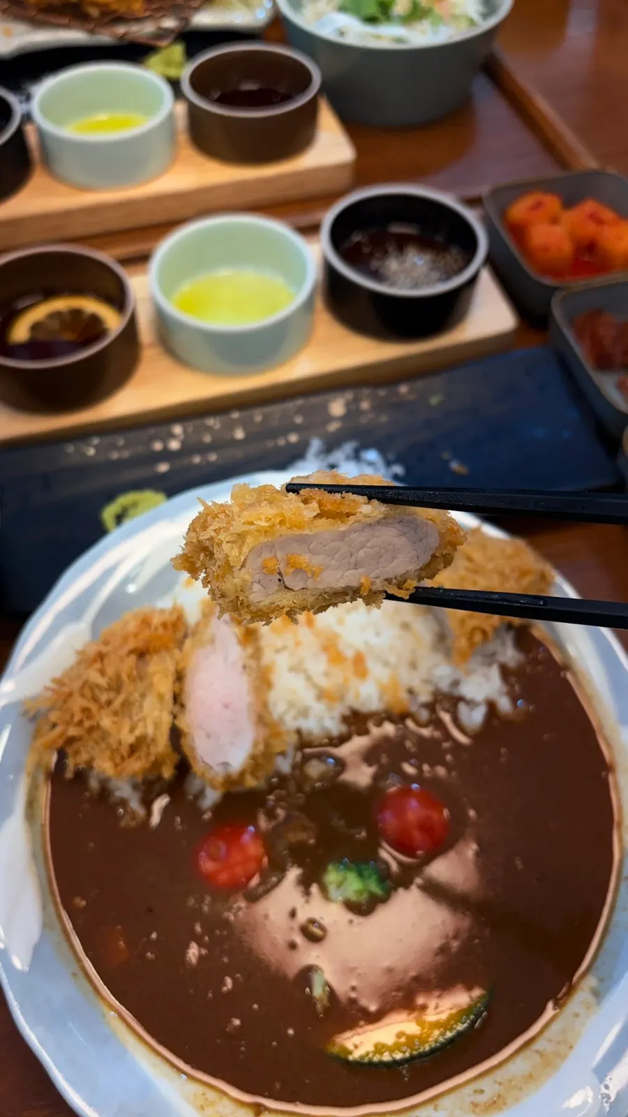 소금과 트러플오일에 찍어 먹는 등심카츠