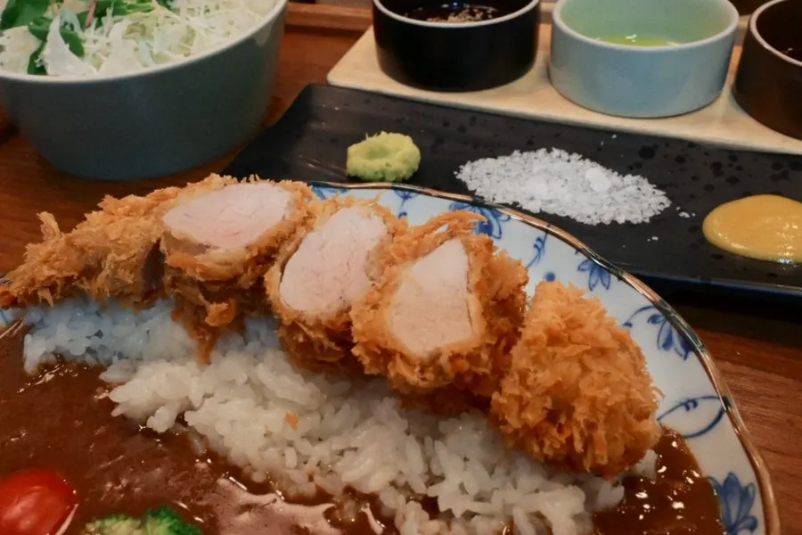 카레와 함께 먹는 히레카츠 단면