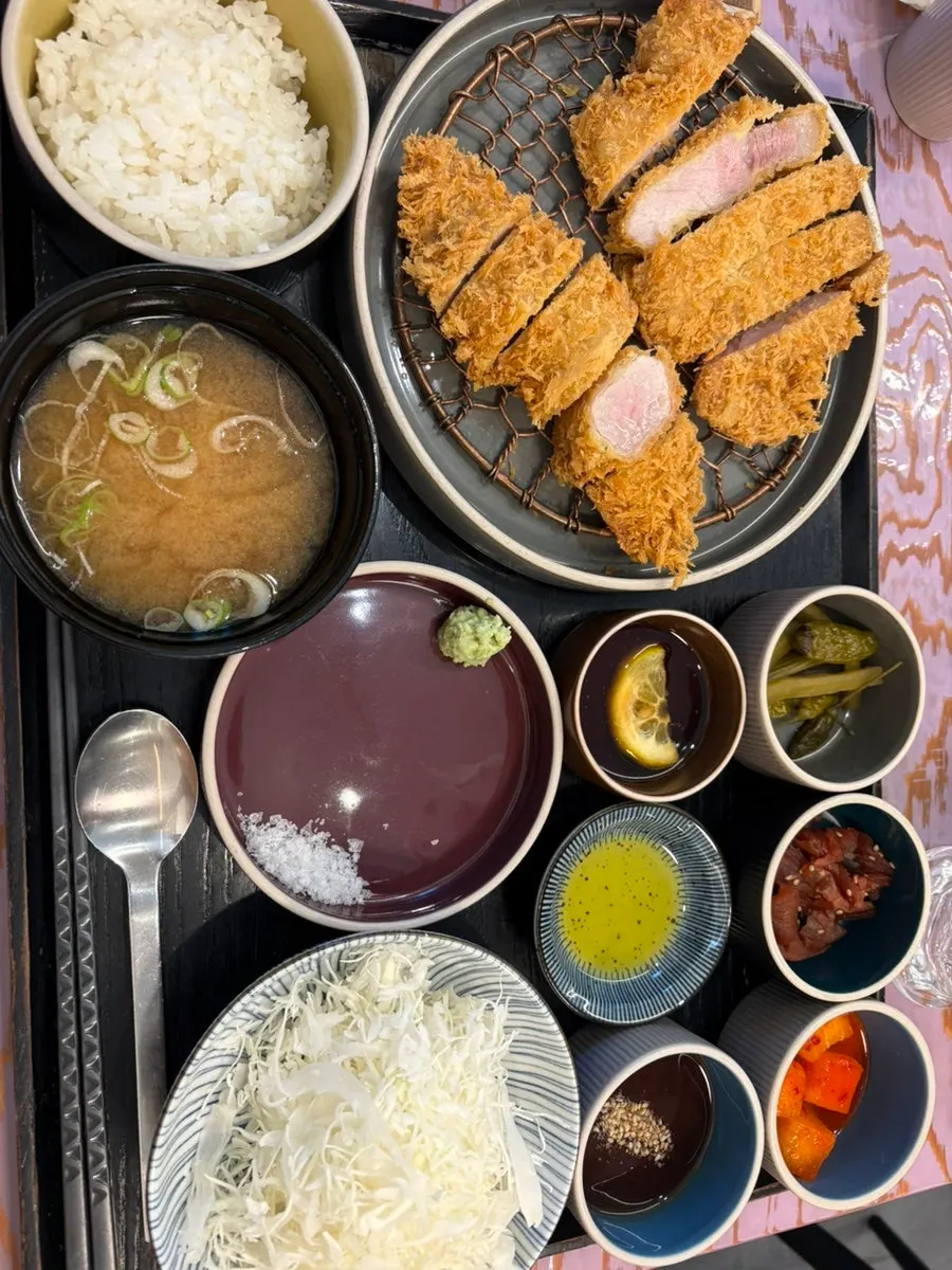 특 상로스카츠와 히레 듀오 상차림