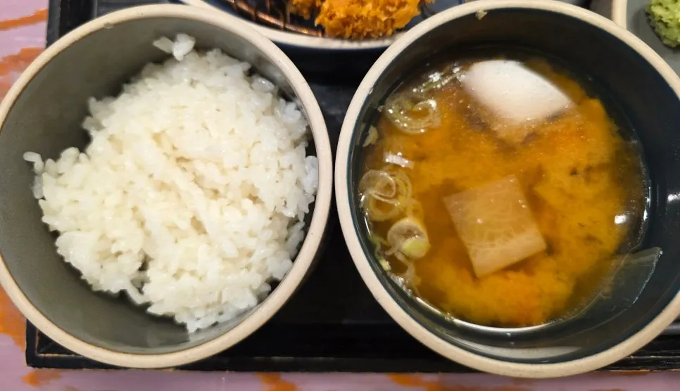 Soybean paste soup filled with meat