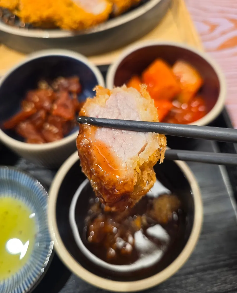 Set with special loin and two pieces of shrimp fry