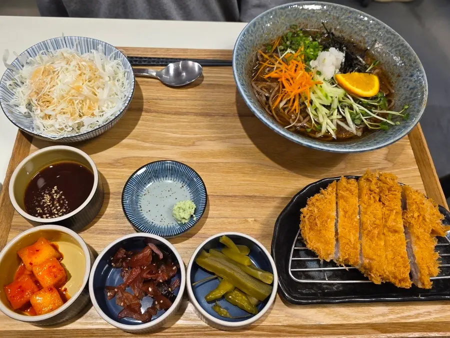 Fillet mignon hire-katsu with various dipping sauces