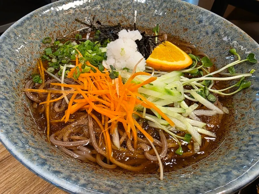 Cold soba set served with 5 pieces of loin cutlet
