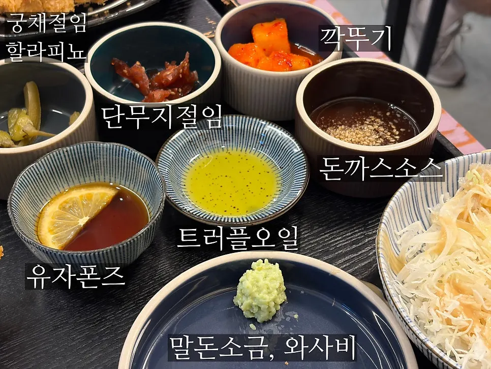 리애 프리미엄 기본 상차림과 다양한 기본찬