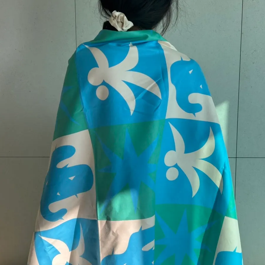 Suede-like material of the Lifeclue Beach Towel