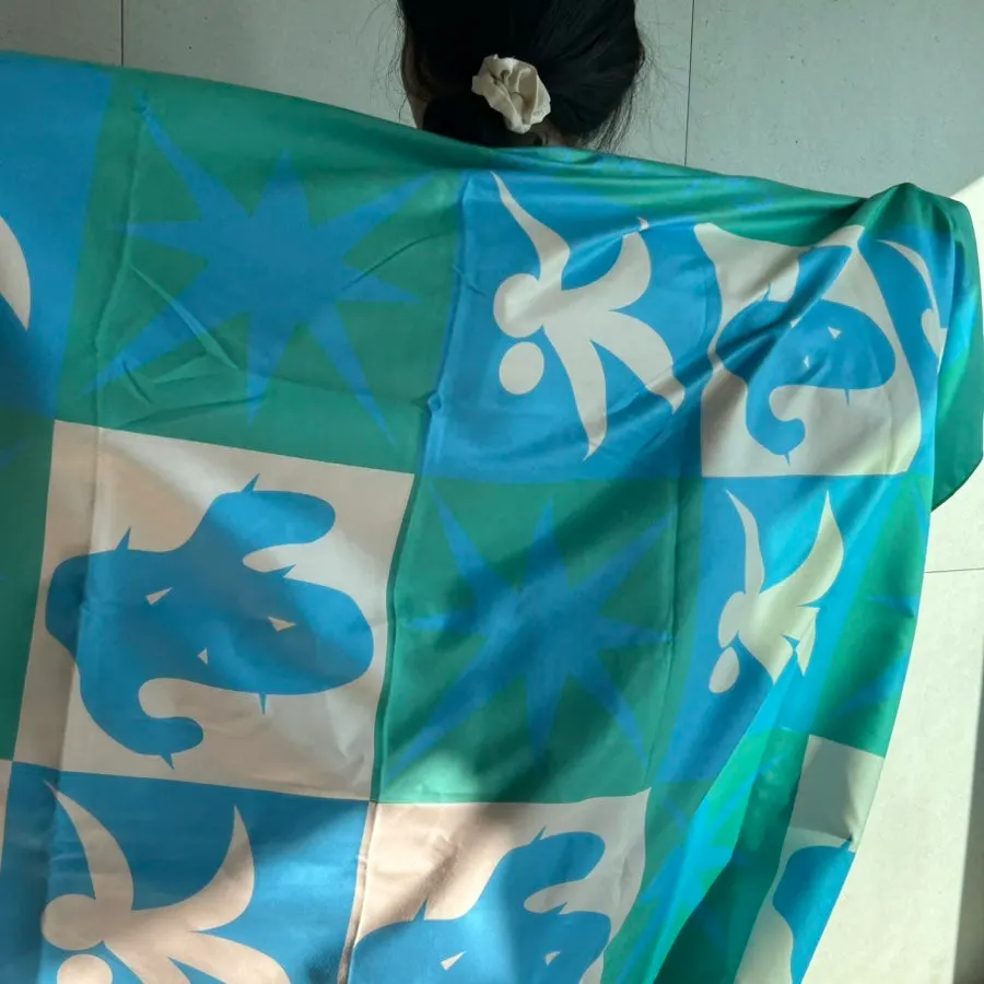 Soft-feeling green Lifeclue Beach Towel