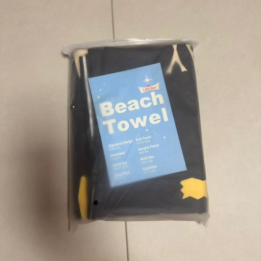 Small card received with the Lifeclue beach towel