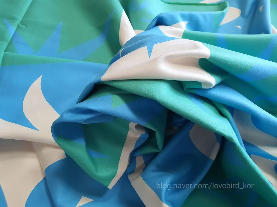 Lifeclue Beach Towel tested for absorbency and drying feel