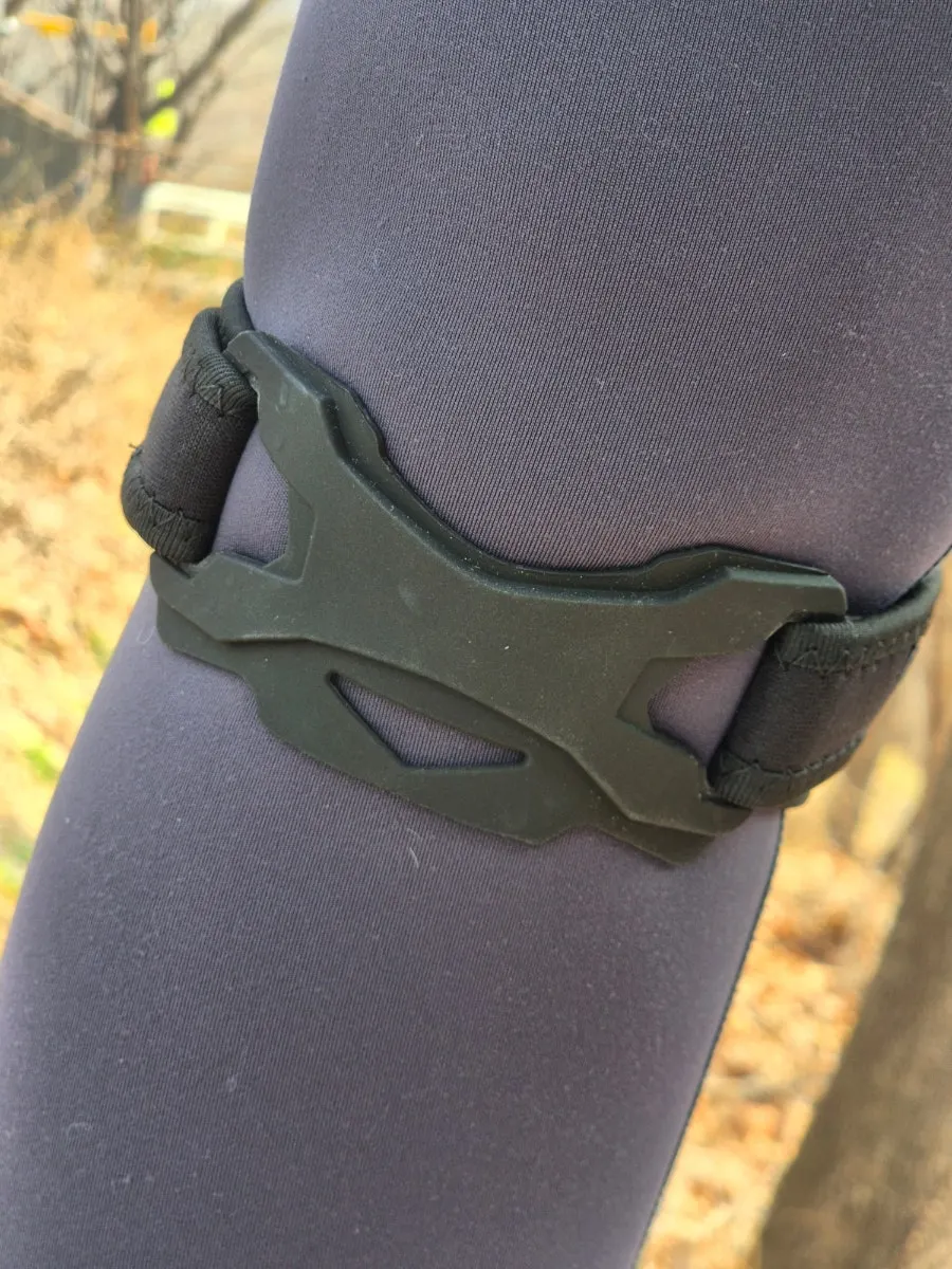 U-shaped silicone pad supporting the knee's shape