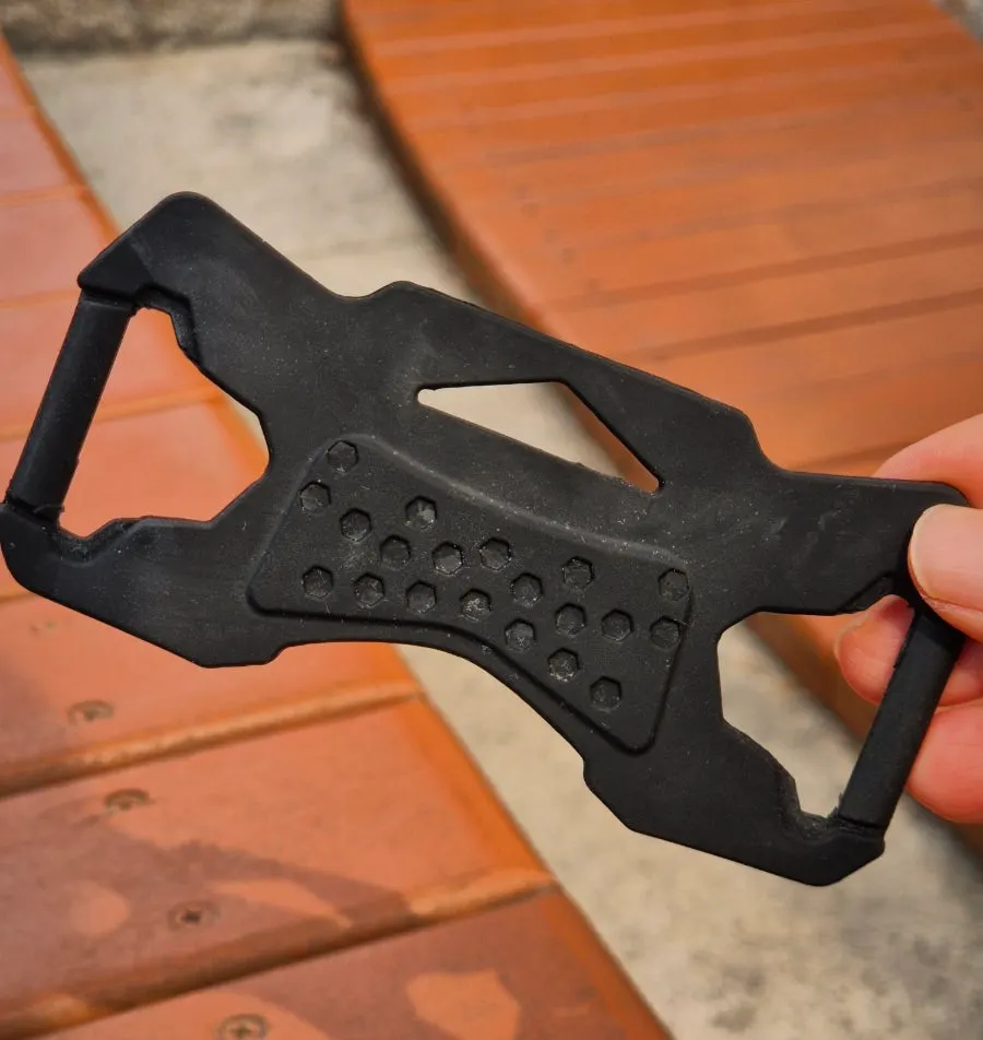 Perforated pattern on the back of the knee support's silicone