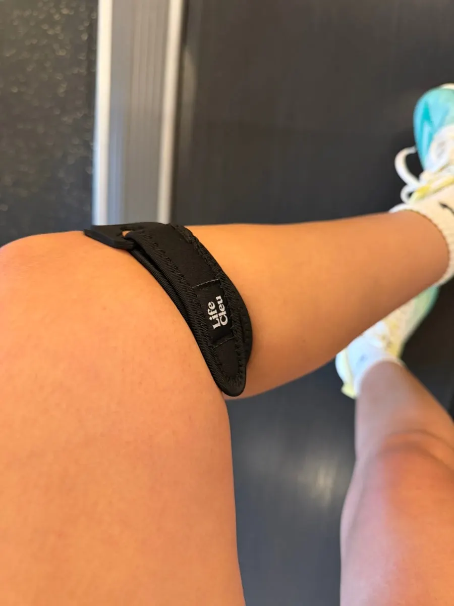 Silicone section of the knee support with a perforated pattern