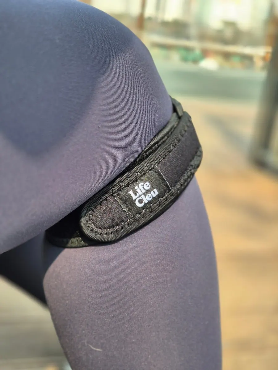 Velcro section for adjusting the knee support's compression