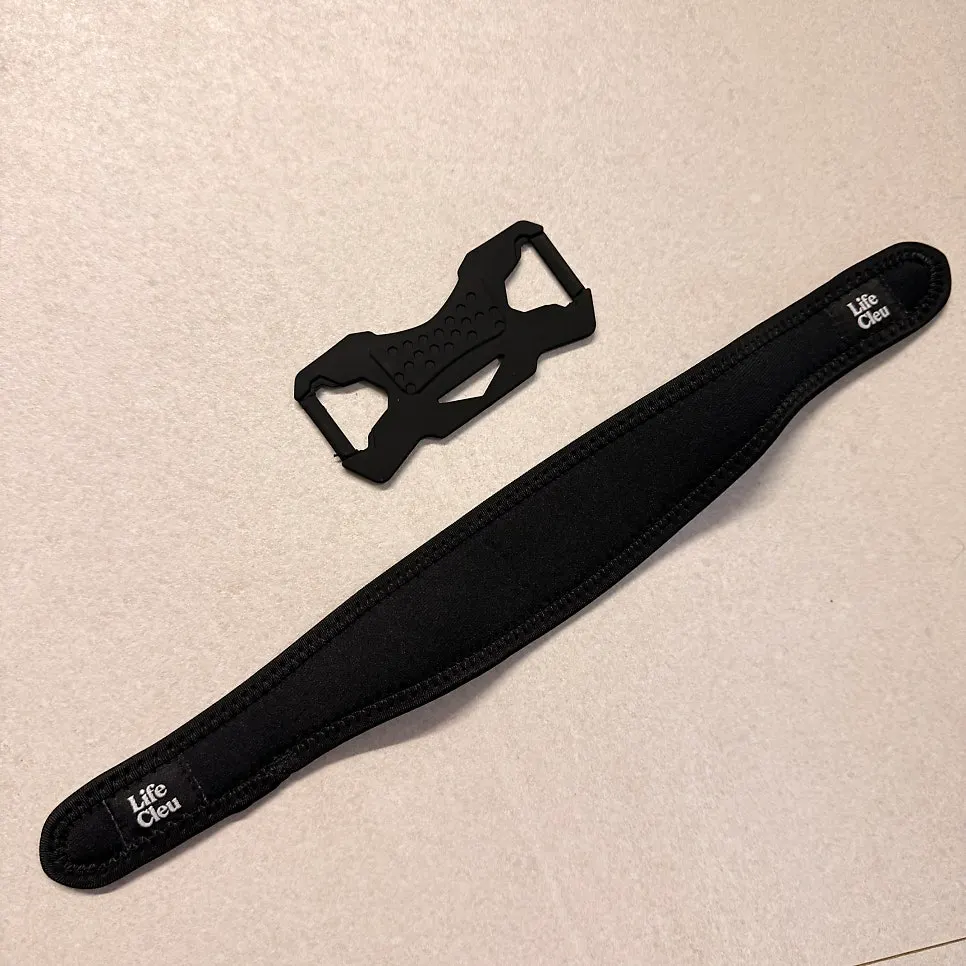 Items included with the knee support