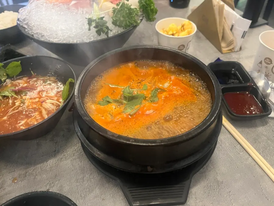 보글보글 끓는 리고수산 매운탕