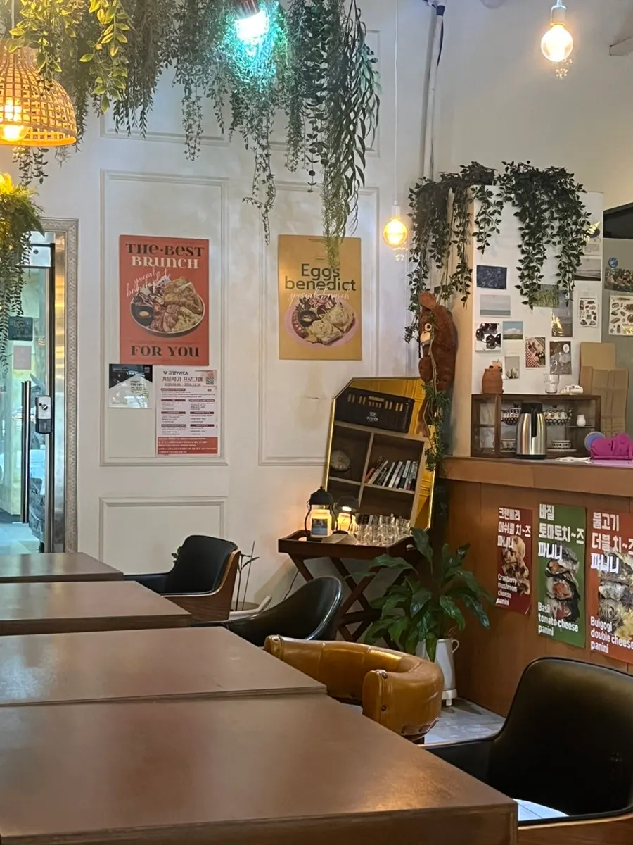 앤틱한 분위기의 카페 내부