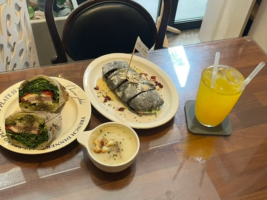 Full spread of the ordered brunch set
