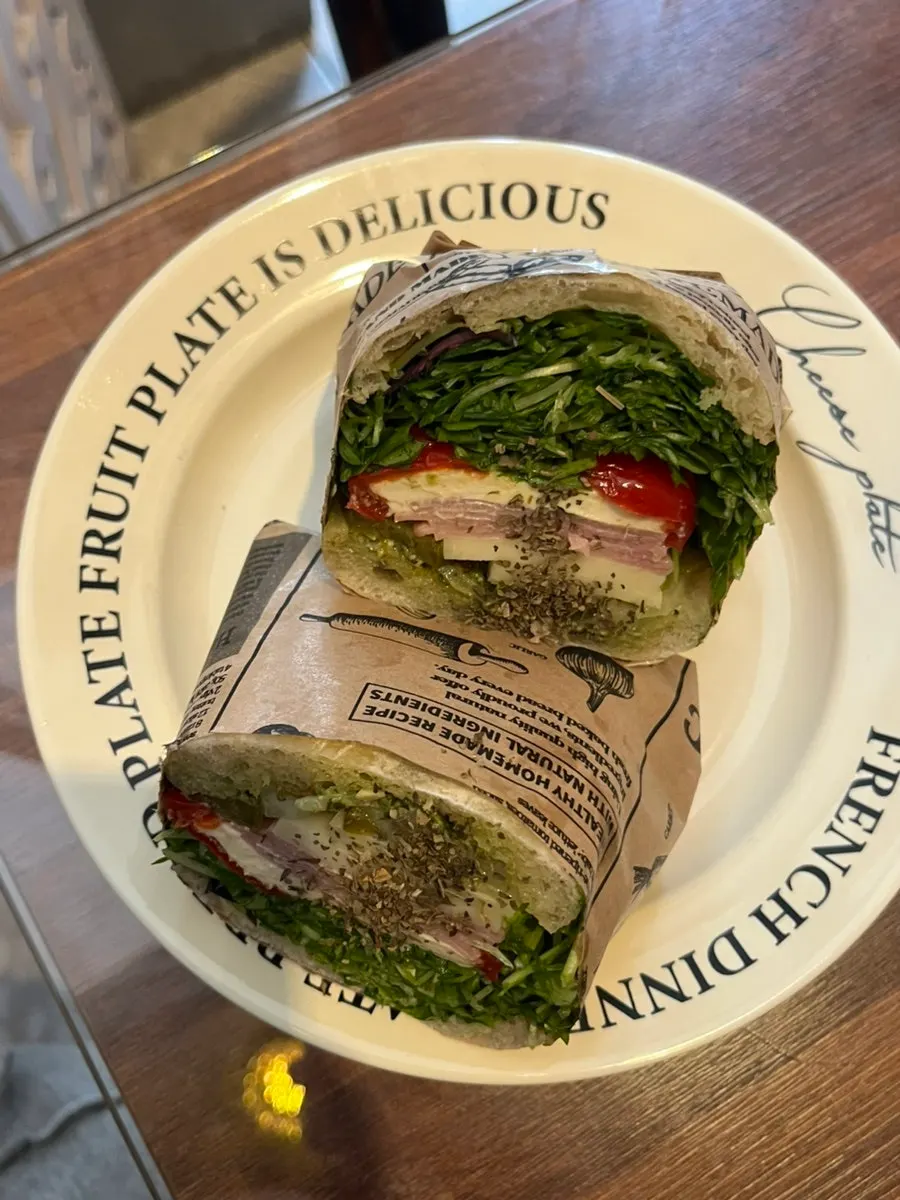 Cross-section showing cream cheese, ham, and rugola