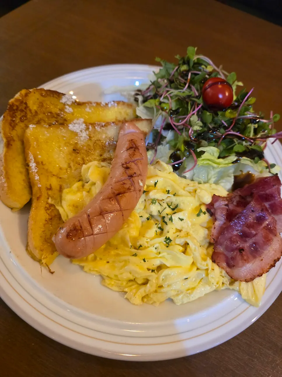 The full French toast plate as served