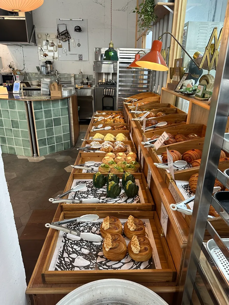 Display case full of bread at Reelbakers