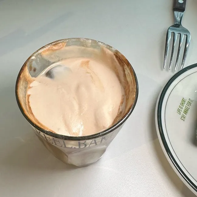 Close-up of the reel latte's coffee cream