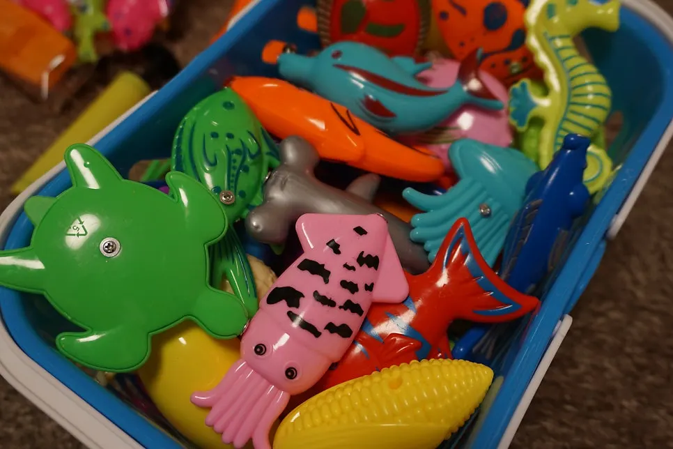 Sea-creature and vegetable figure pieces