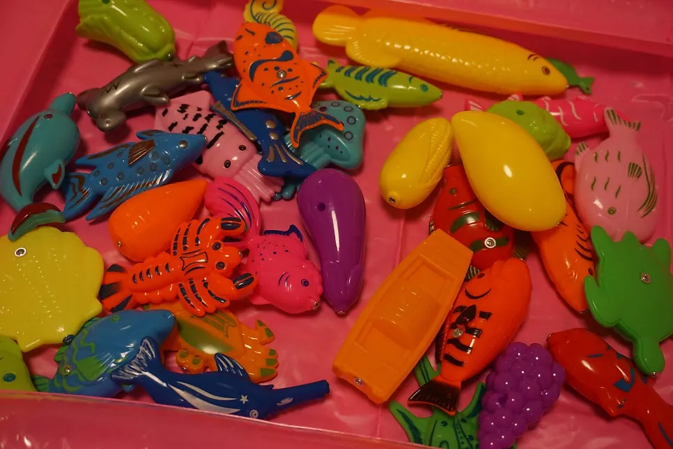 Fishing game with a reel fishing rod