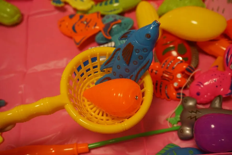 Toddler fishing game with a net
