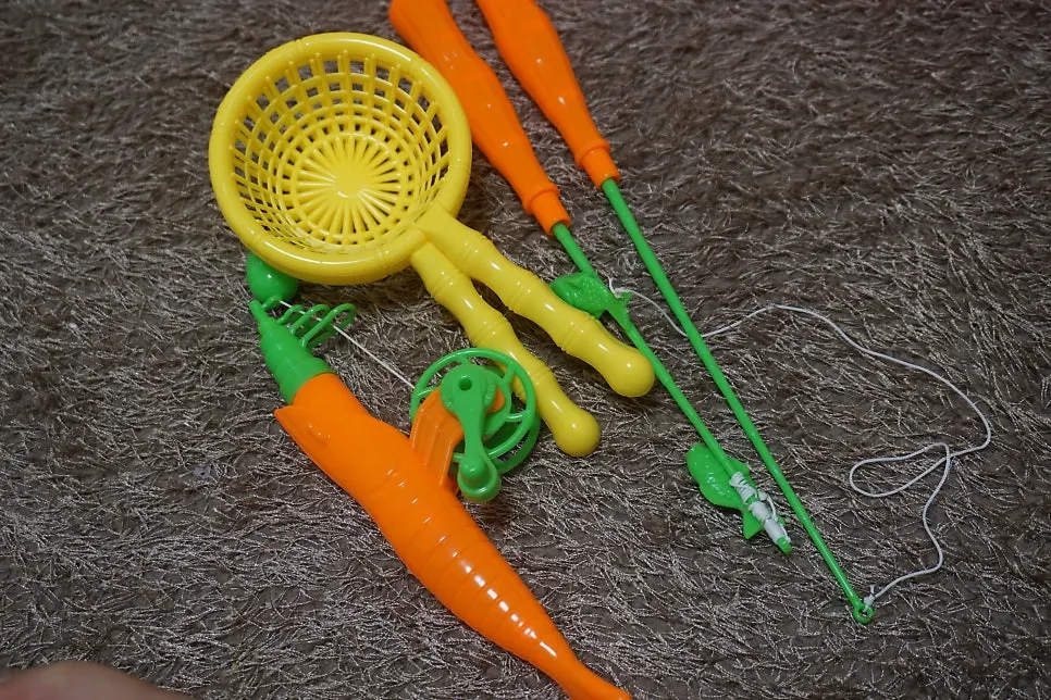 Fishing game played with several tools