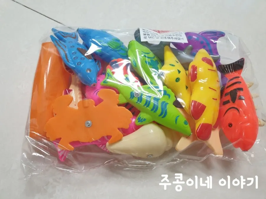 추가로 담긴 낚시놀이 구성품 봉지