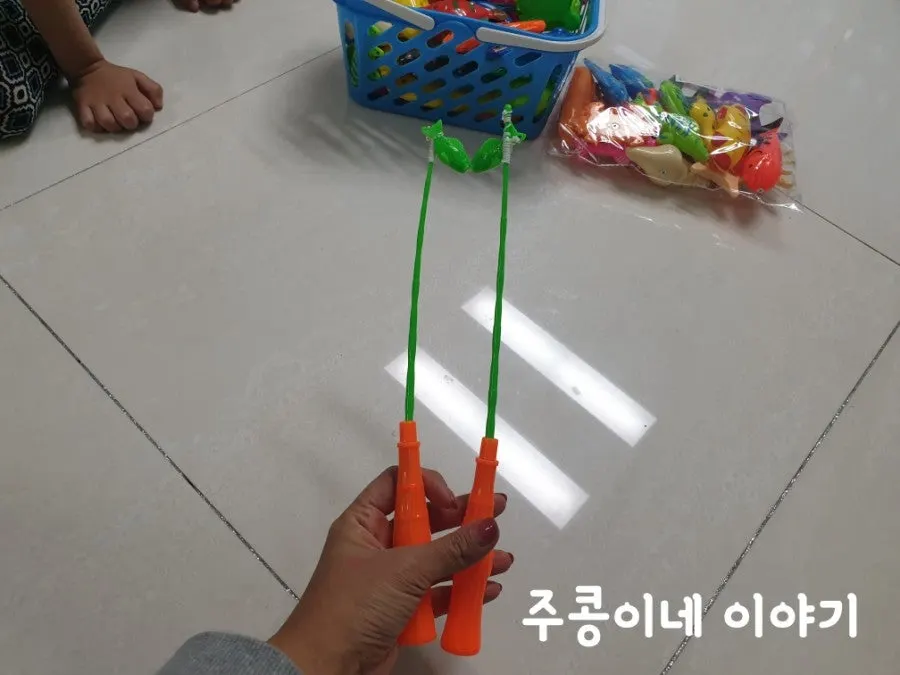 낚시놀이용 낚시대 세 개